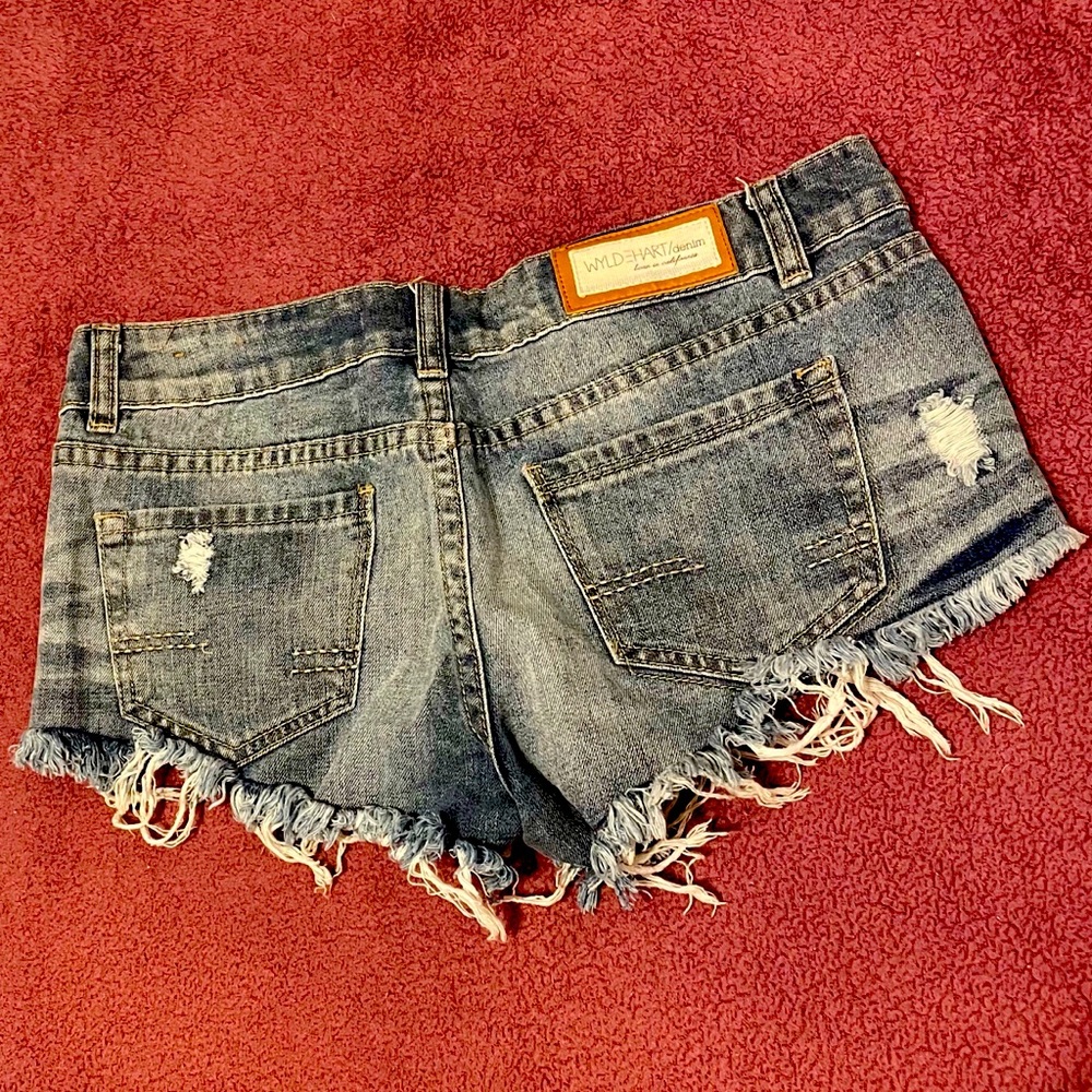 Size 5 - Wylde Heart Tribal Print Denim Shorts - Picture 2 of 5